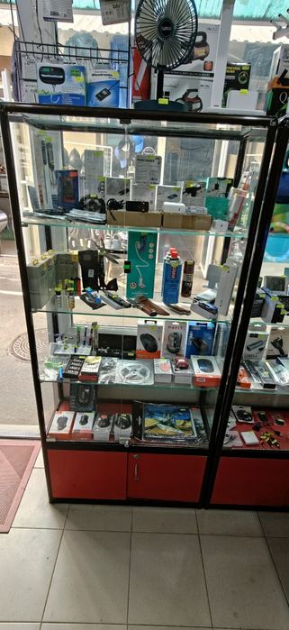 Продам меблі для торгівлі