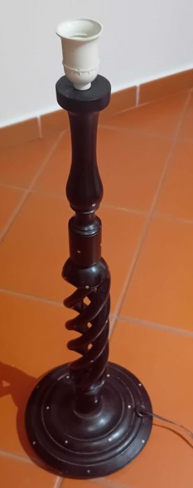 Candeeiro em PAU PRETO