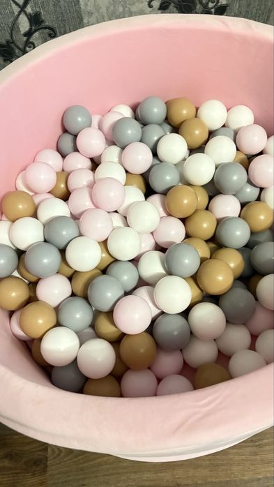 Сухий басейн з кульками