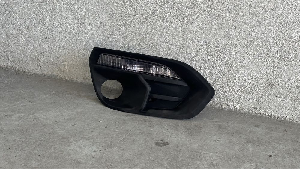 Conjunto Pisca + Moldura/Grelha Farol de Nevoeiro Direito IVECO Daily 2019+