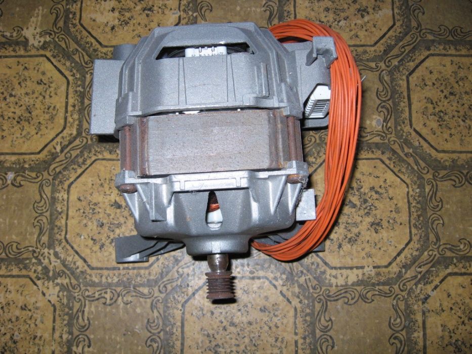 Vendo motor para maquina de lavar Bosch.