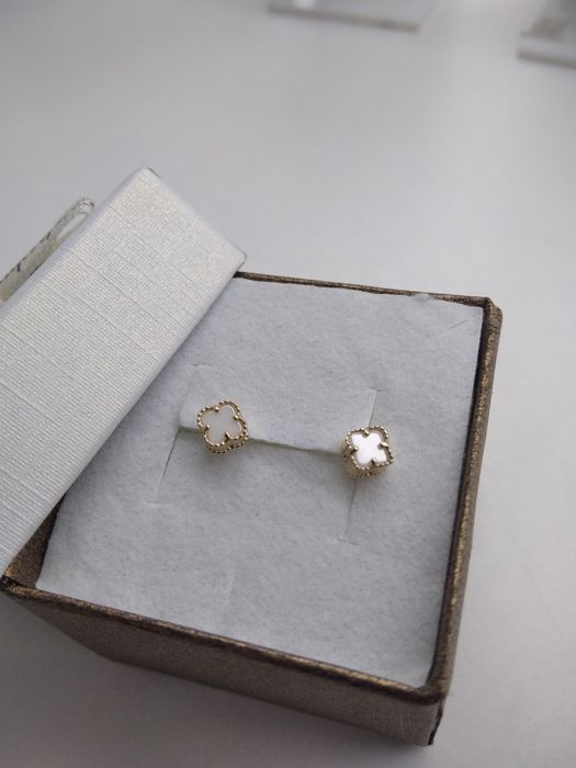 Złote kolczyki wkrętki z masą  perłową złoto 585  795