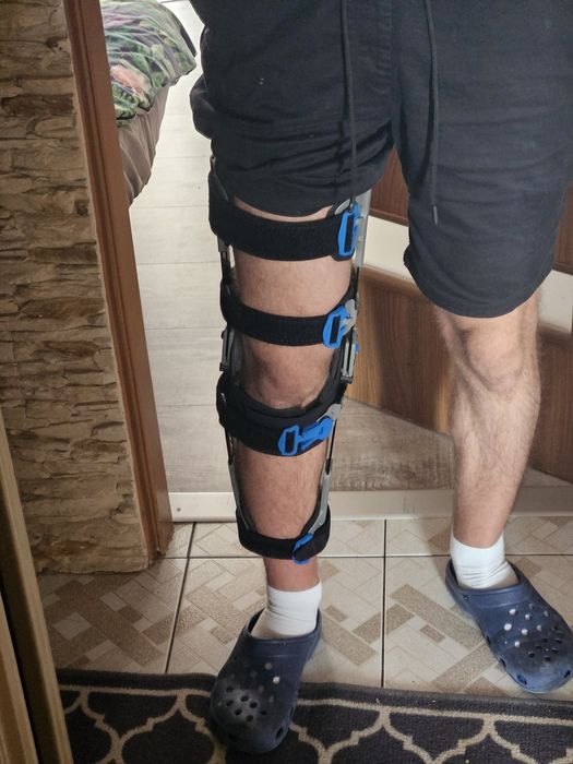 Orteza stawu kolanowego, lewa noga