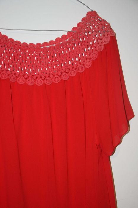 Blusa Vermelha com Renda