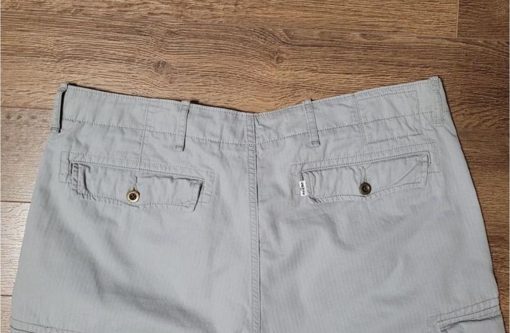 Шорты карго Levi’s.