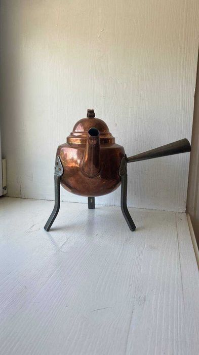 Чайник медный /Кофейник на кованых ножках на 1 литр
