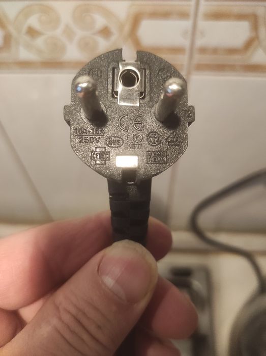 Зарядний пристрій для ноутбуків