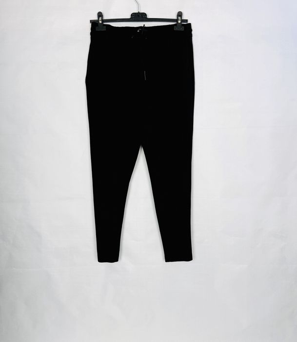 Czarne spodnie jogger z troczkiem S 36