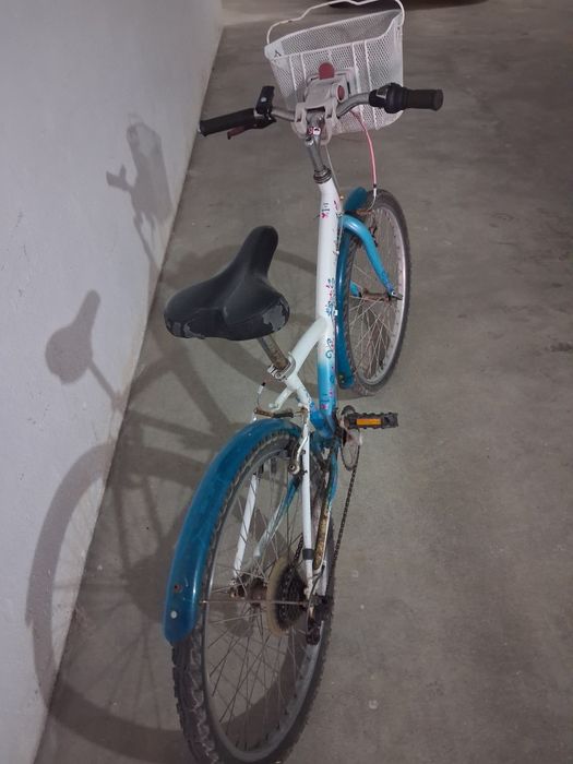 Vendo bicicleta  menina  b'twin