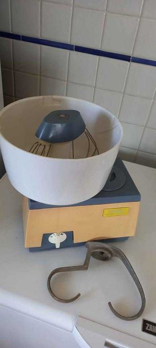 Batedeira Paul mix 2000 para massas finas e grossas
