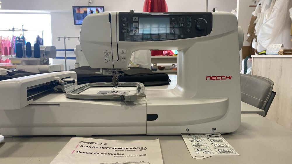 Máquina de Costura+Bordados NECCHI H01AX
