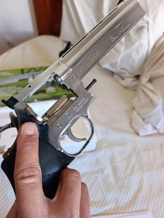 Airsoft gun Dan Wesson 715 6" revolver