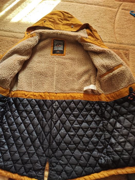 Продам рыжую парку ,мужскую