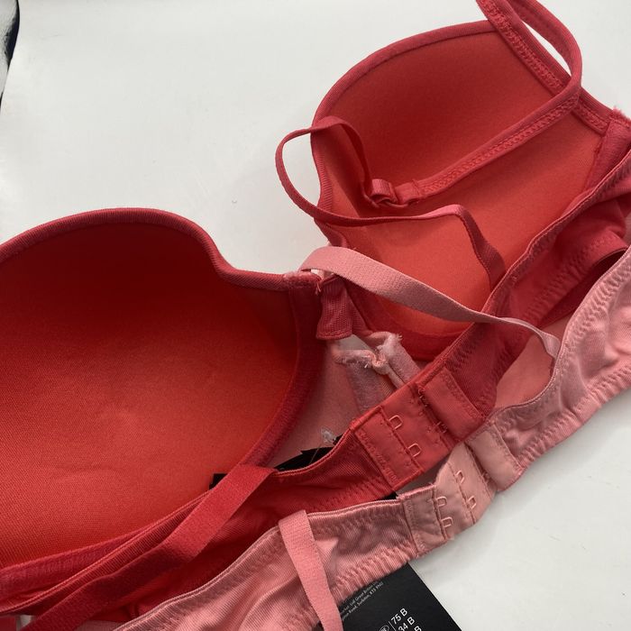 Набір жіночих бюстгальтерів- р. 75B