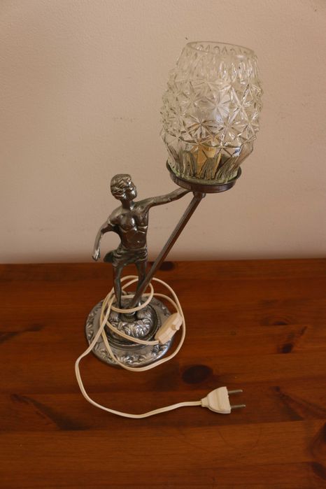 Candeeiro de mesa vintage anos 50 homem-tocha