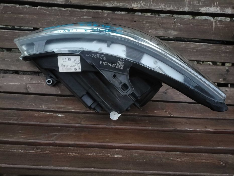 Mercedes V klasa full LED lampa prawa czarna