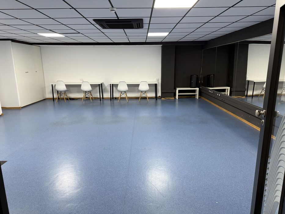 Aluga - se gabinete  no Lumiar  com 54 metros quadrados