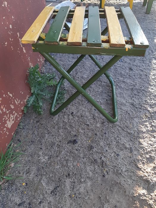 Продам Стульчик металлический