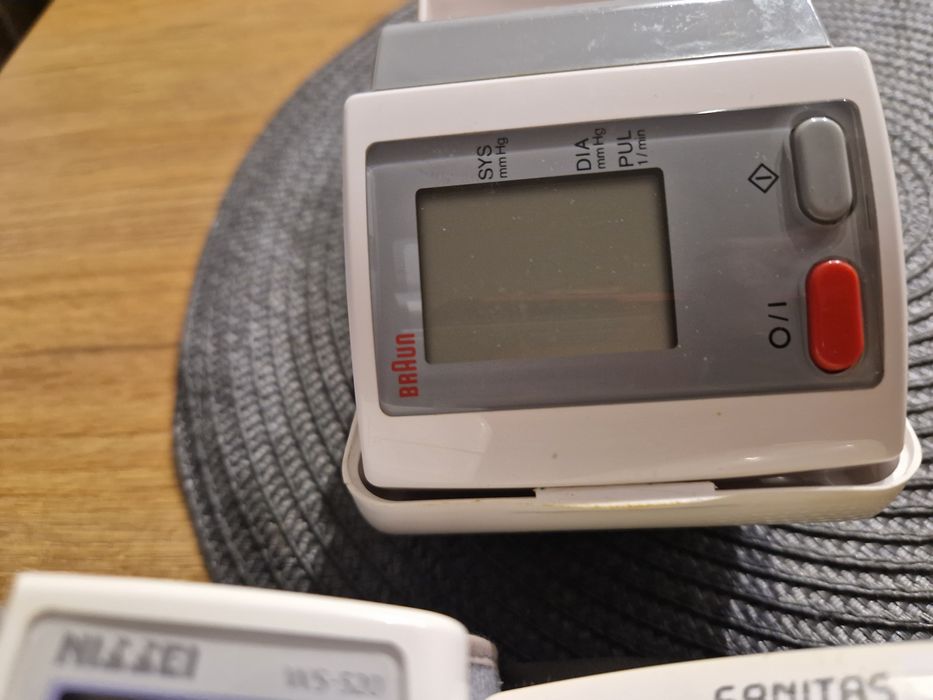 Zestaw cisnieniomierzy na nadgarstek  PRL.