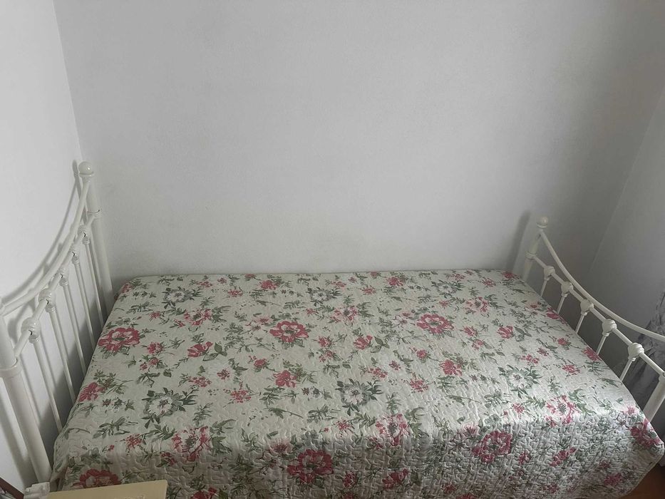 Cama de Solteiro 100x195 c/colchão e estrado Como Nova!