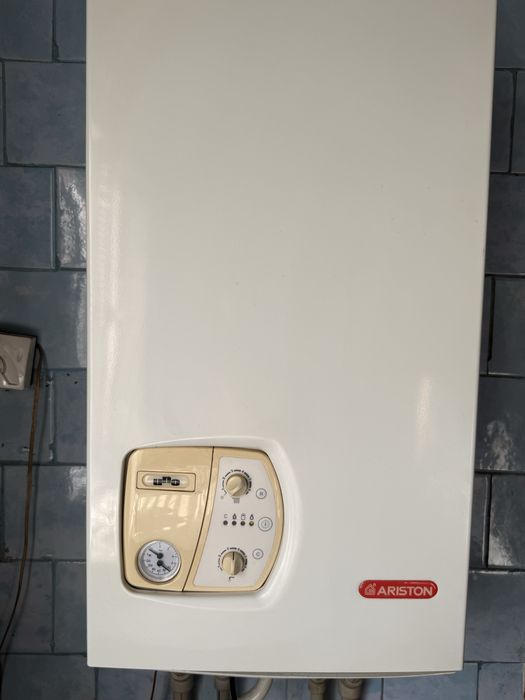 Продам котел Ariston