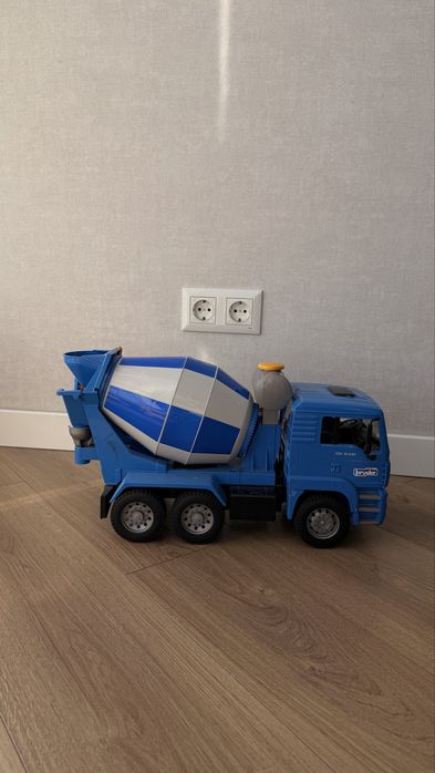 Машина  Bruder   Бетономешалка, Бульдозер, Самосвал.