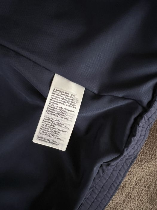 Colete azul da Lacoste