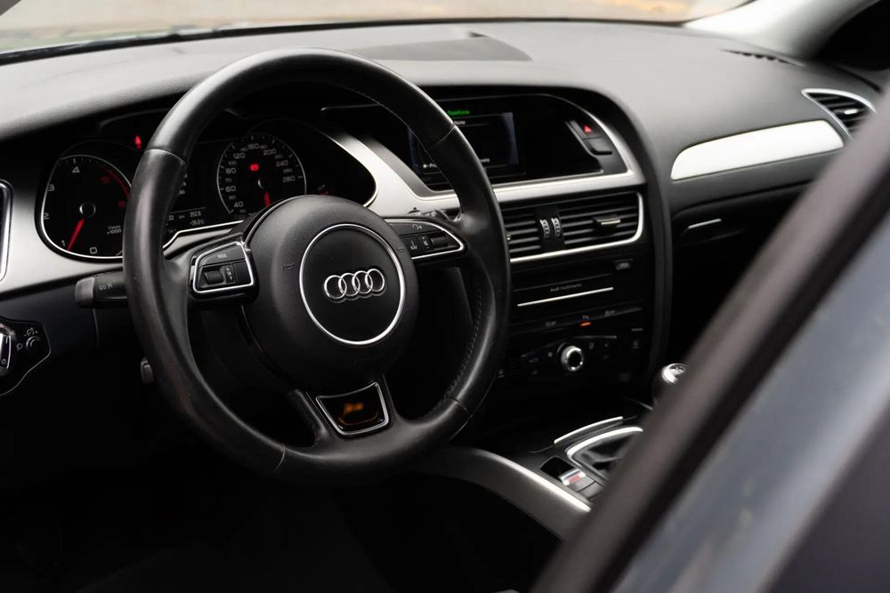Audi A4 Avant 2.0 TDI Business Line S-line