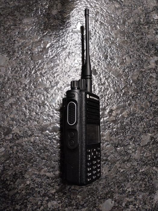 Radiotelefon Motorola dp 4800 e UHF.