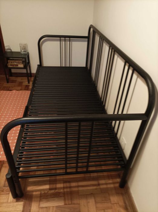 Cama dupla de solteiro