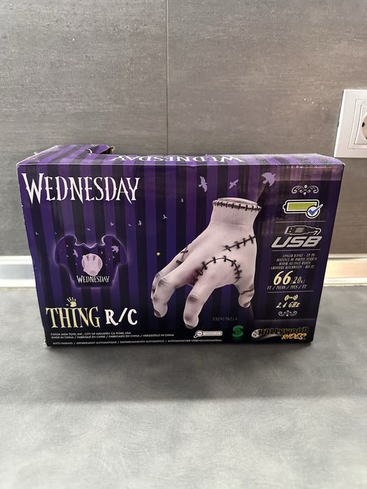 Рука на радіокеруванні Wednesday. Іграшка для поціновувачів:)