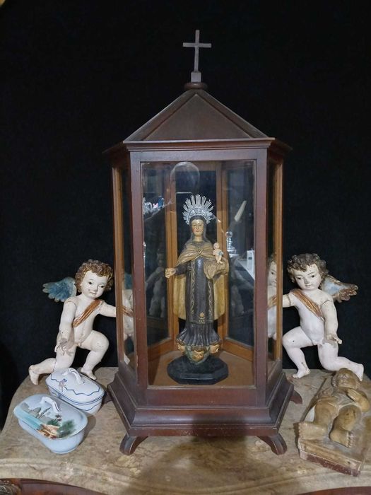 Oratório Antigo em Madeira