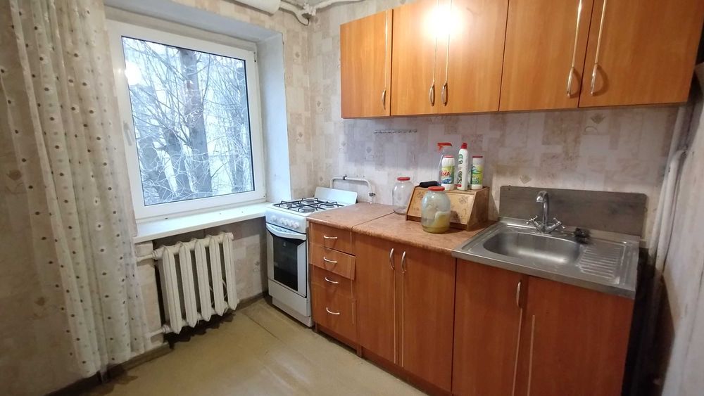 Продаж в зв'яку з переїздом, 2-кв вул. Глебова,  45м2, 5/5 кирп. житловий стан