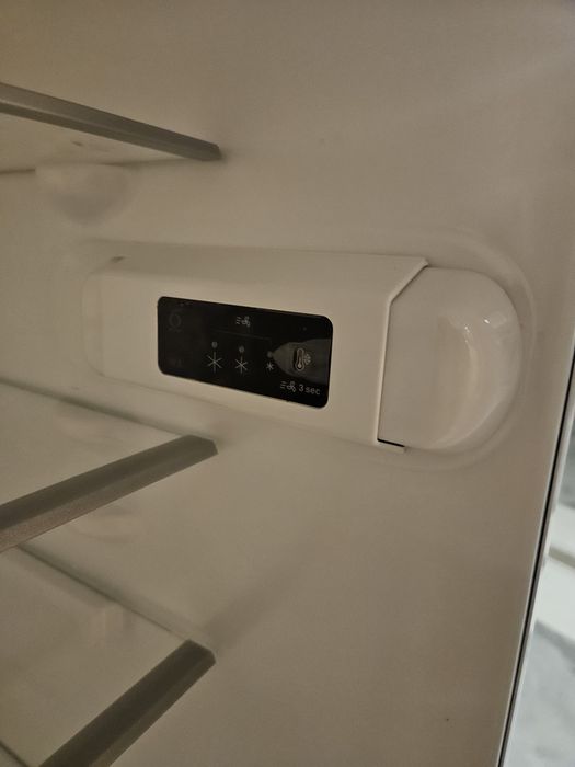 Lodówka Whirpool, mało używana.