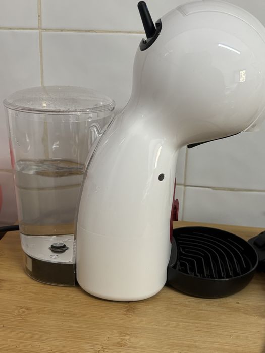 maquina cafe dolce gusto branca e vermelha