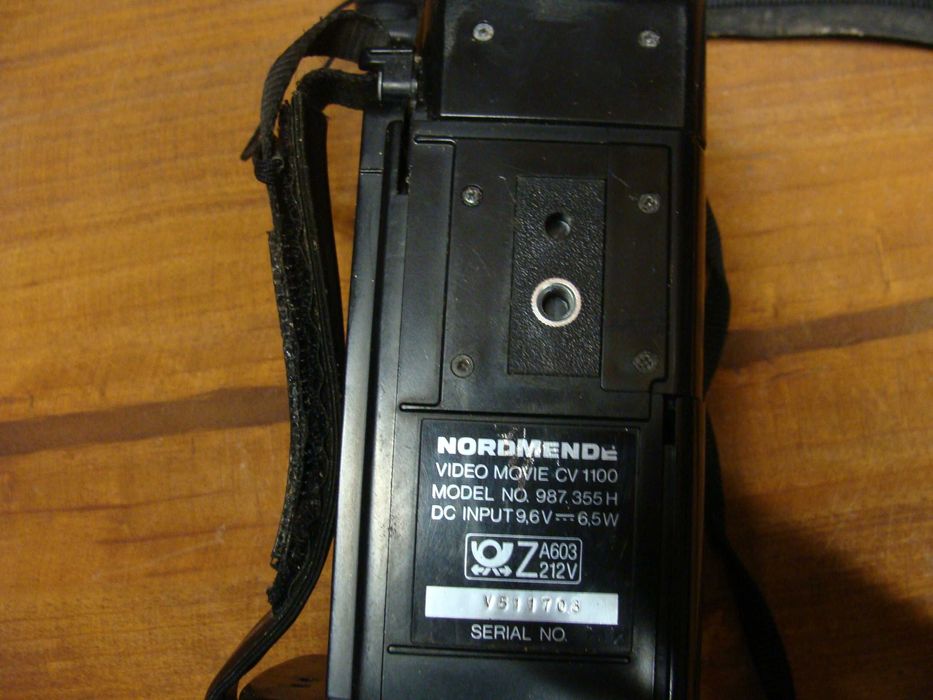 Máquina de Filmar Cassetes - NordMende CV 1100