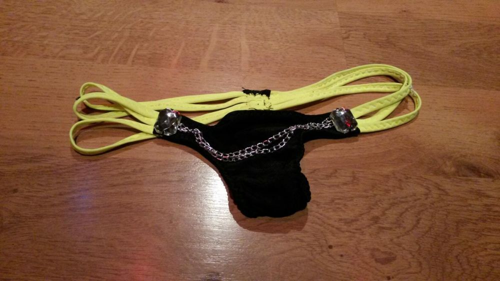 Sprzedam nowe stringi z kamieniami