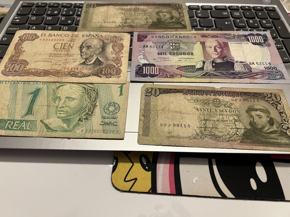 Notas de varios paises