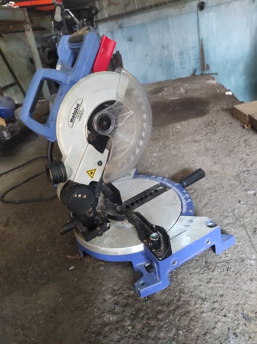 Торцювальна пила Metabo KS 216 M