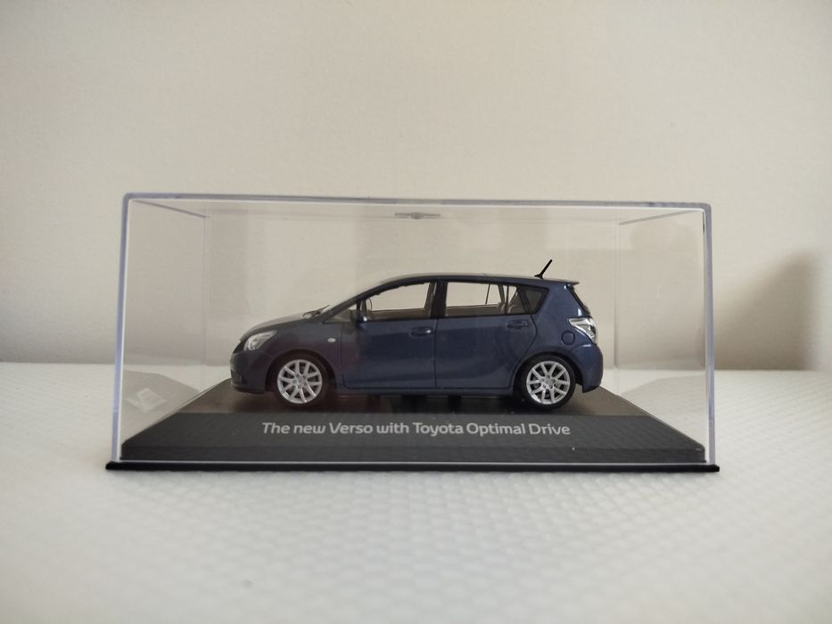 Miniatura Toyota Corolla Verso 1/43 Nova