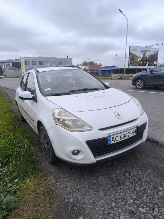 Renault.    Clio