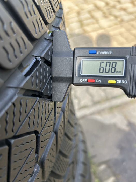 47 Opony Zimowe Pirelli 235/50/19 Bardzo Ładne