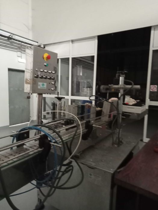 Equipamento de enchimento e rotulagem