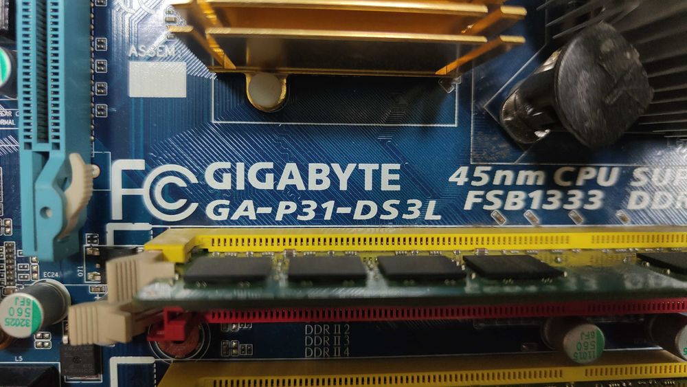 Комплект E5200 та Gigabyte P31-DS3L та 2х2 Гб DDR2