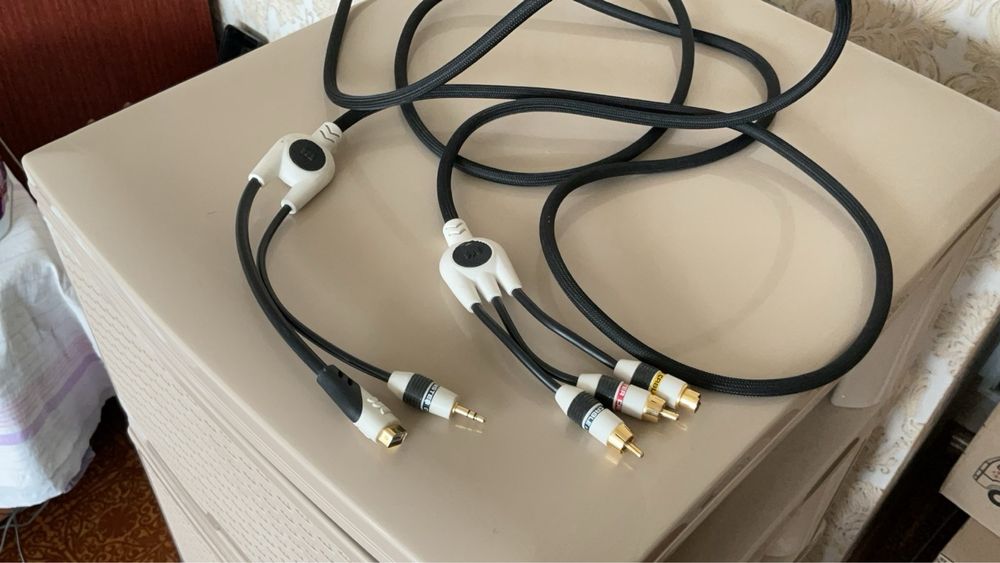 Кабель Apple mini DVI to S Video +audio Monster