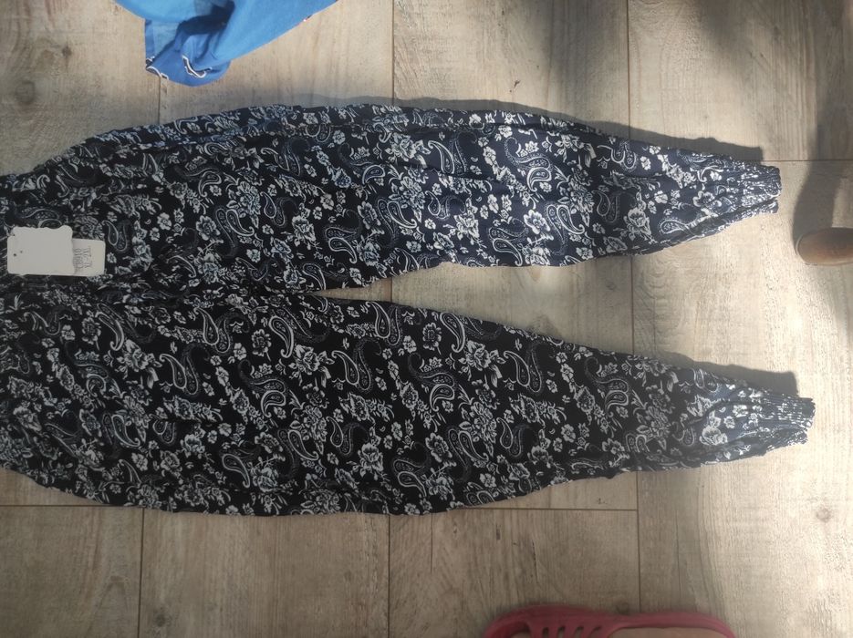 Nowe spodnie z metką