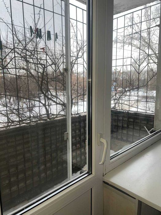 Однокомнатная квартира левый берег на втором этаже