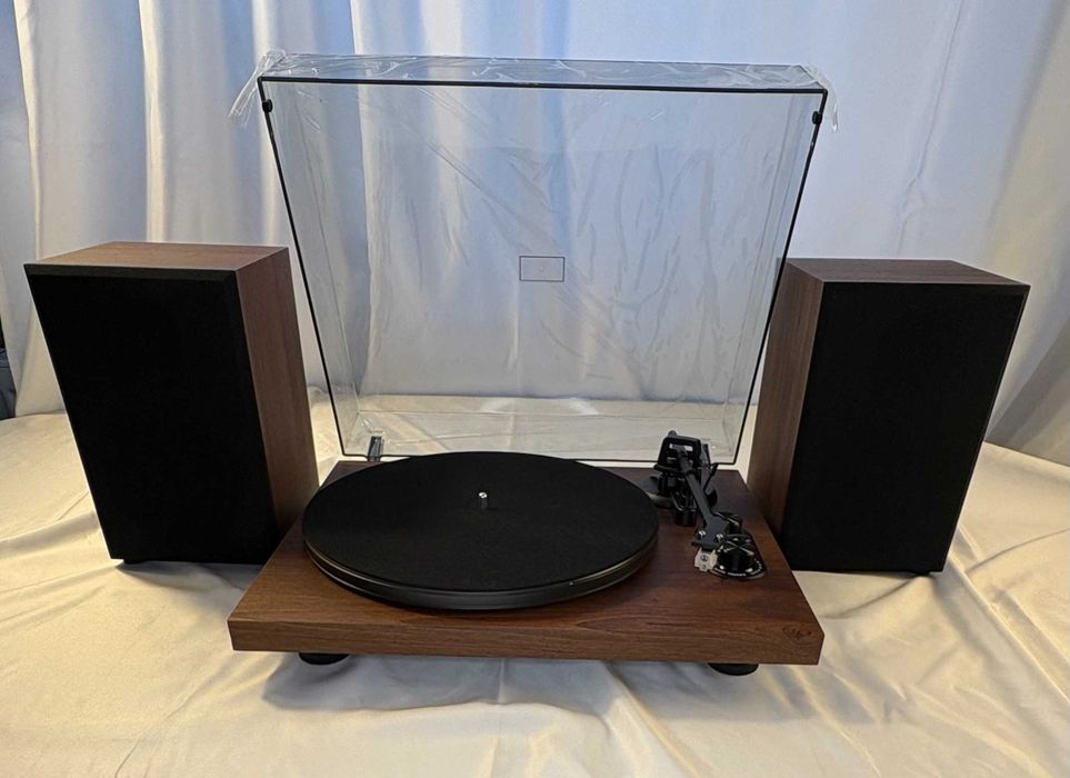 Gramofon z głośnikami