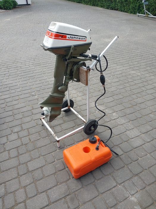 Silnik zaburtowy johnson 6hp z linią paliwową