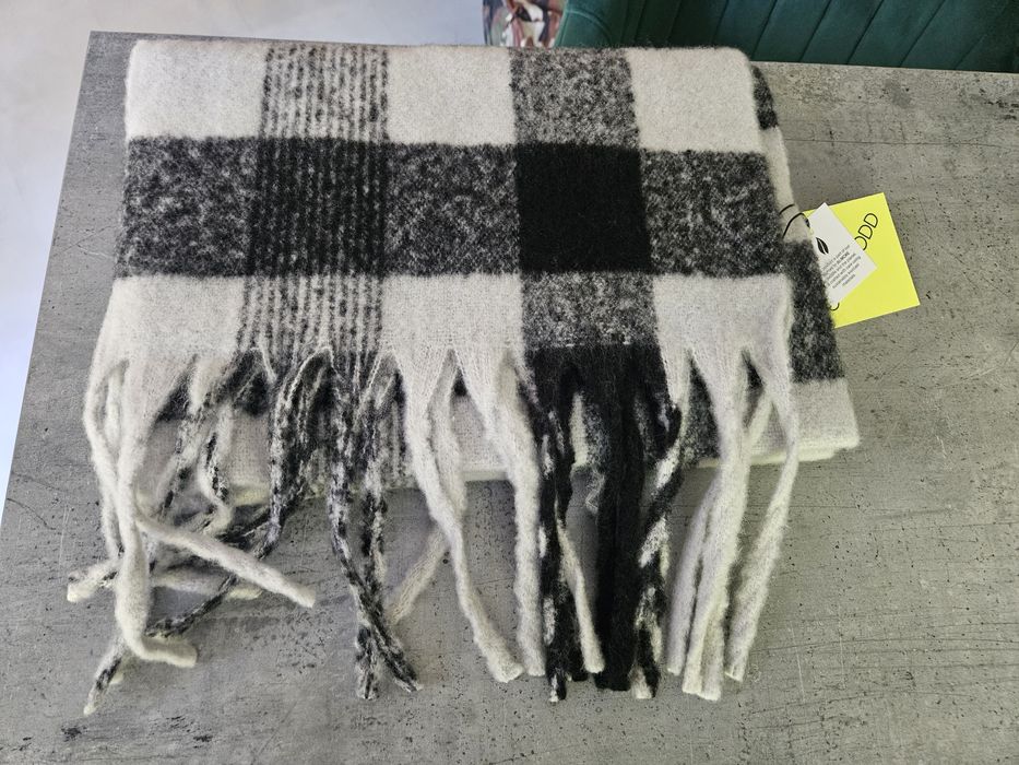 Nowy szal Even&Odd chusta krata biało czarny szary 39x248